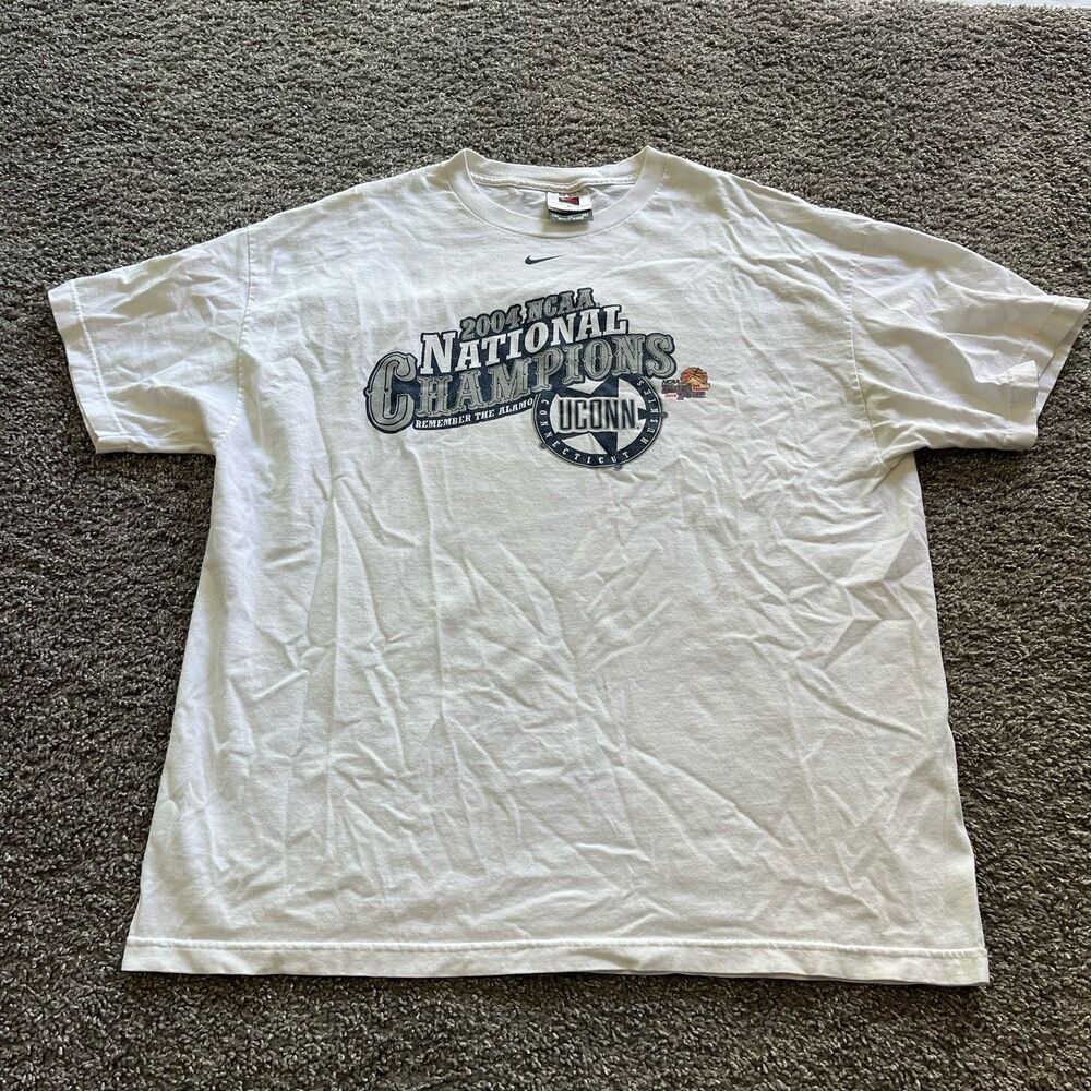 VTG Nike 2004 UConn Huskies Basketball National Champions Shirt Center Swoosh XL